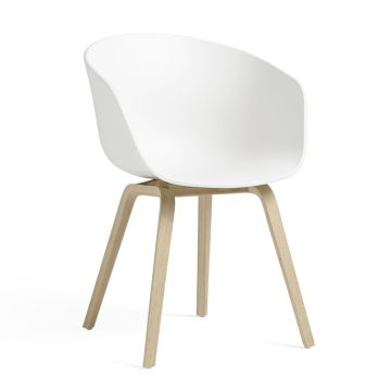 AAC 22 Chair, White Shell / Oak Base