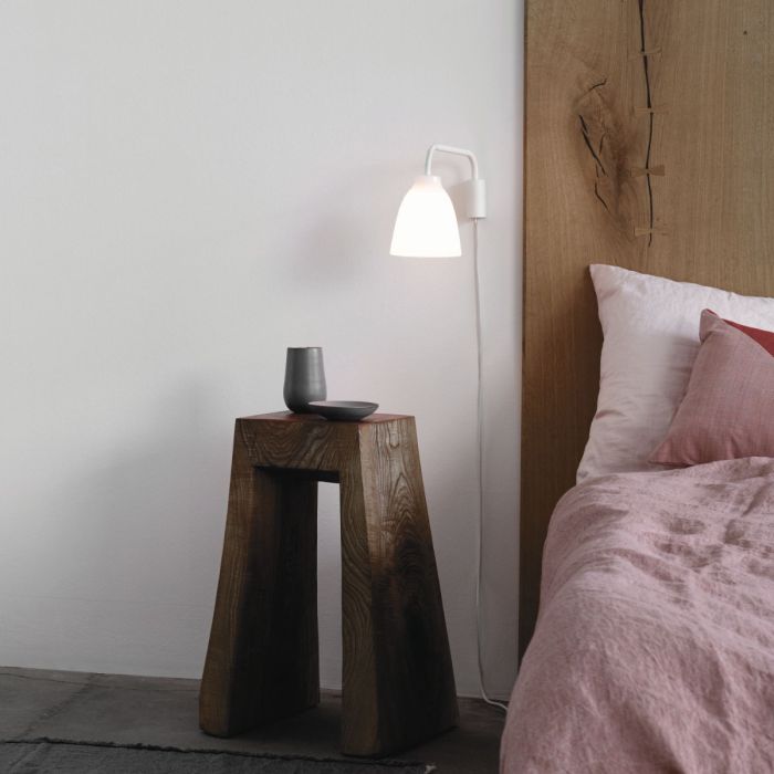 Caravaggio Read Wall Lamp, Opal Glass