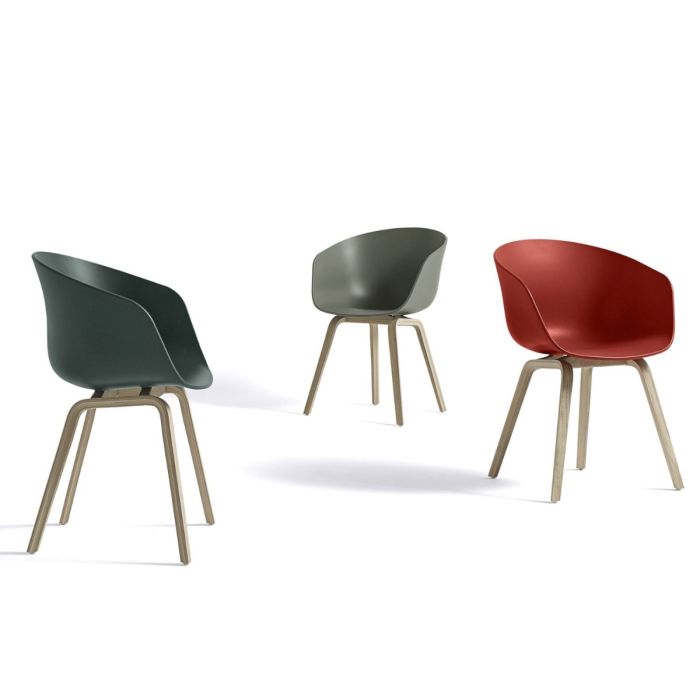 AAC 22 Chair, White Shell / Oak Base
