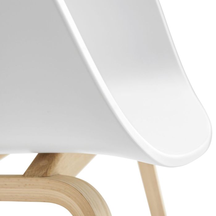 AAC 22 Chair, White Shell / Oak Base