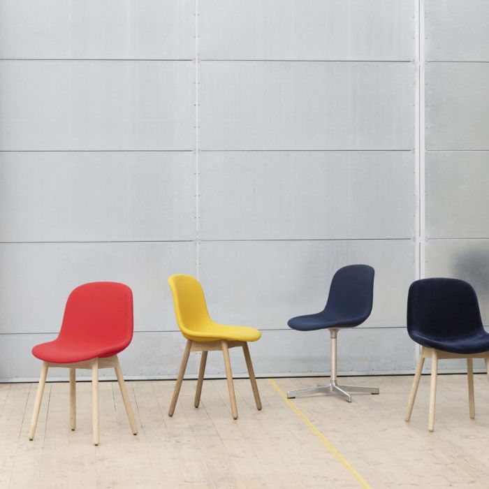 Neu 13 Chair, Black Shell / Oak Base