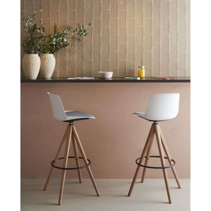 Noom Stool, H67cm, White Seat With Black Seat Pad / Black Metal Base 
