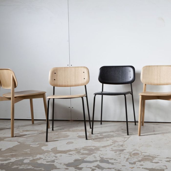 Soft Edge 10 Chair, Matt Lacquered Oak Seat / Black Base