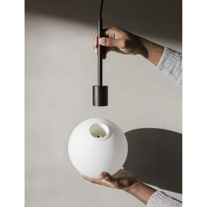 TR Bulb, Suspension Frame, Black With Matt Opal Bulbs